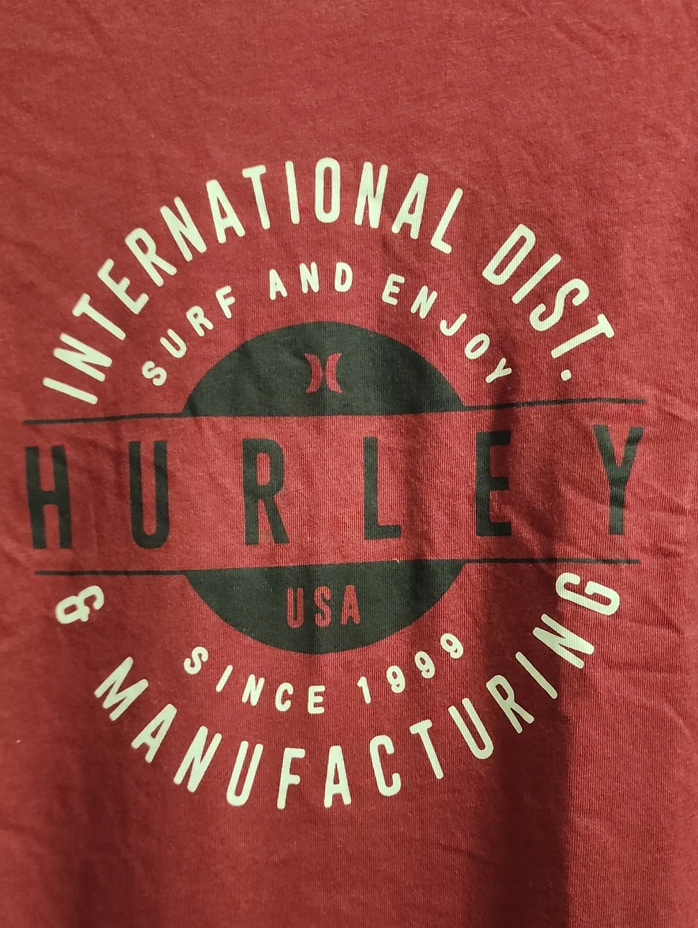 Hurley Men's Maroon Graphic Tee with Black Logo